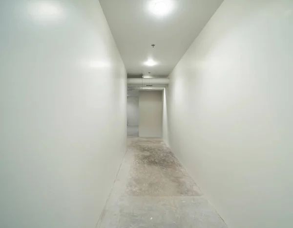 Κενό Διάδρομο Λευκό Δωμάτιο Τοίχοι Και Πέτρινο Μαρμάρινο Δάπεδο Εσωτερικό — Φωτογραφία Αρχείου