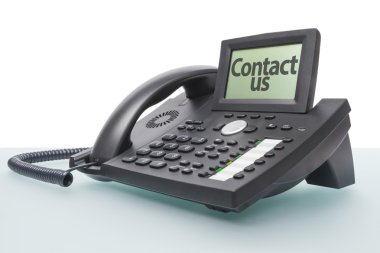 Tablo glas tepesinde dijital ekranlı telefon