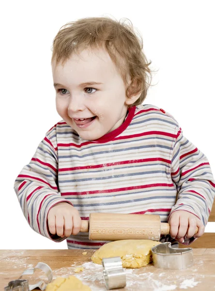 Glückliches kleines Kind, das mit Teig vor weißem Hintergrund arbeitet — Stockfoto