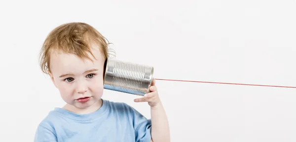 Criança com lata pode telefone — Fotografia de Stock