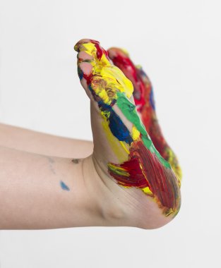 arka planda gri renkli ayak