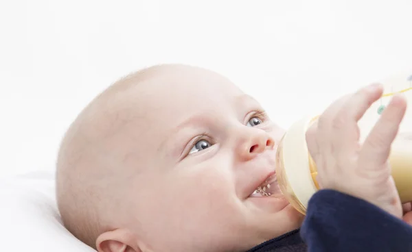 Nursling with milk bottle — Stock Photo, Image