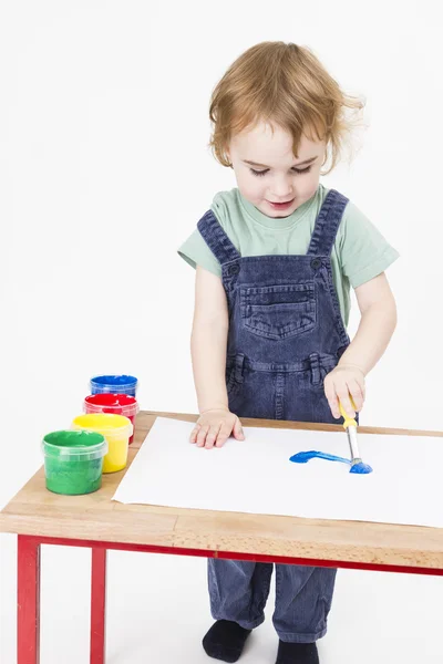Paint ile çalışmaya genç kız — Stok fotoğraf