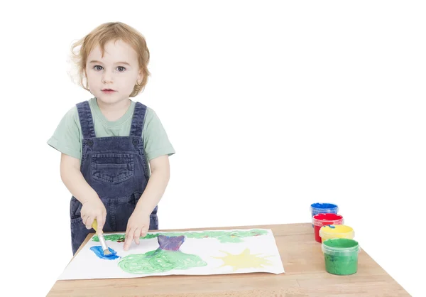 Bonito menina pintura na pequena mesa — Fotografia de Stock