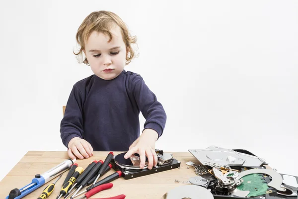 Child repairing computer part — Stock Photo, Image