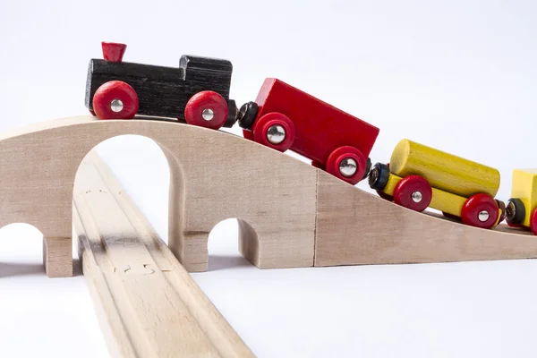 木制玩具火车在桥上 — 图库照片