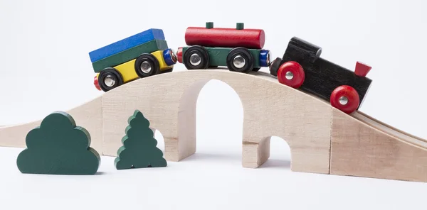 Trem de brinquedo de madeira na ponte — Fotografia de Stock