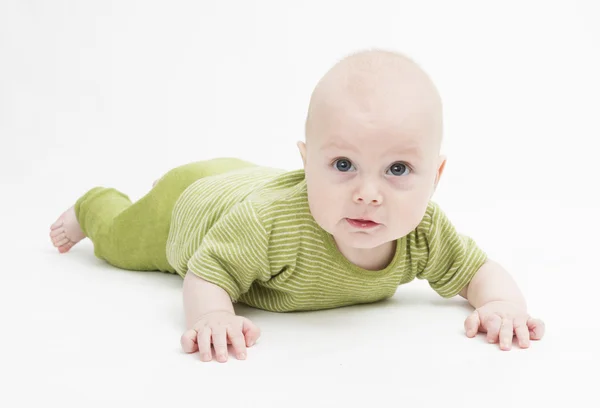 Niño curioso en ropa verde Fotos De Stock