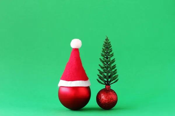 Bola Natal Vermelho Com Chapéu Vermelho Papai Noel Bola Vermelha — Fotografia de Stock