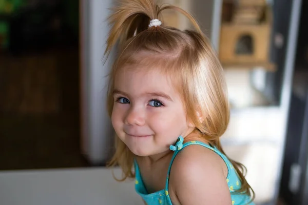 Candid Lifestyle Portrait Lovely Blond Little Girl Sunlight Morning — Stock Photo, Image