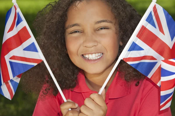 Gyönyörű vegyes verseny lány Union Jack zászlókkal — Stock Fotó
