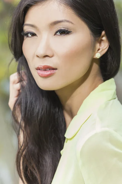 Красиві китайський азіатських молода жінка дівчина — стокове фото
