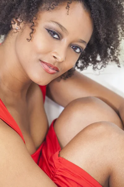 Сексуальная смешанная раса афроамериканская девочка — стоковое фото