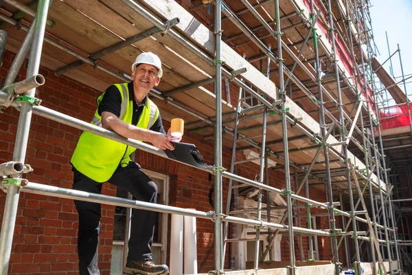 Hombre Capataz Constructor Trabajador Construcción Arquitecto Sitio Con Sombrero Blanco — Foto de Stock