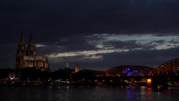 Vidéo Cathédrale Cologne Nuit Train Sur Pont Hohenzollern Sur Rhin — Video