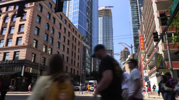 Pessoas Tráfego Seattle Washington Eua Julho 2019 Pessoas Ciclistas Carros — Vídeo de Stock