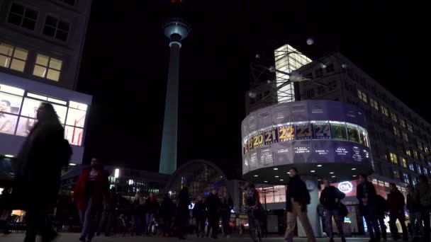 Reloj Mundial Treno Gente Alexanderplatz Berlín Alemania Febrero 2019 Vídeo — Vídeos de Stock