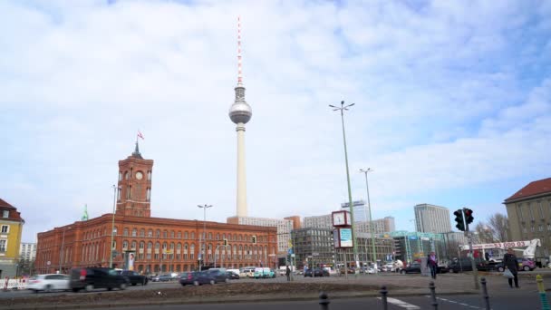 Berliner Fernsehturm Television Tower Rotes Rathaus Berlin Tyskland Februari 2019 — Stockvideo