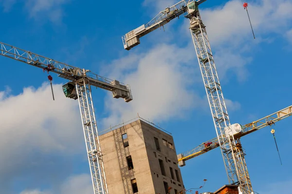 Grúas Una Construcción Edificio Site Con Cielo Azul — Foto de Stock