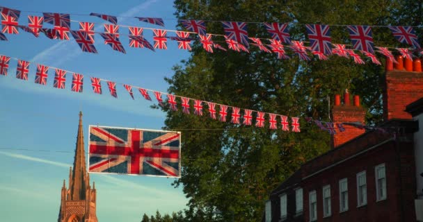 Banderas Union Jack Ondeando Desde Casas Las Calles Marlow Buckinghamshire — Vídeos de Stock