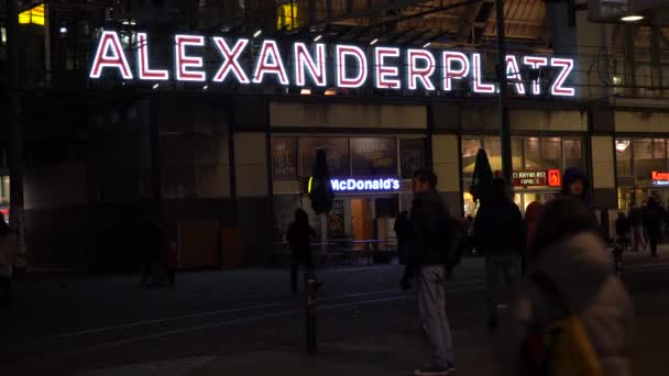Alexanderplatz Stasyonu Mitte District Berli Şubat 2018 Gece Videosu Alexanderplatz — Stok video