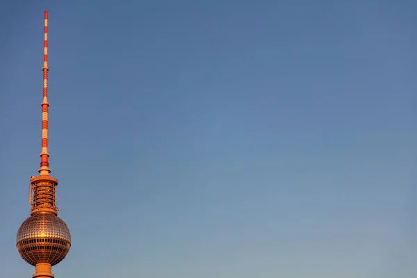 Berliner Fernsehturm Berliner Fernsehturm Der Warmen Goldenen Abendsonne Vor Blauem — Stockfoto
