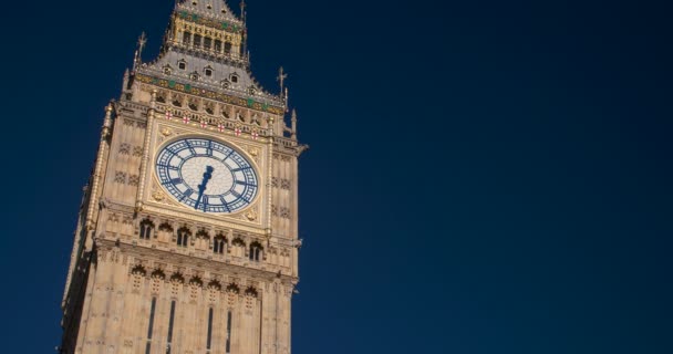 Big Ben Casas Del Parlamento Cielo Azul Verano Londres Inglaterra — Vídeo de stock