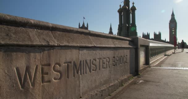 Anonymous People Tourists Crossing Westminster Bridge Passed Sign Big Ben — Vídeo de Stock