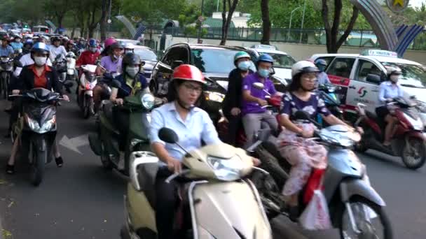 People Scooters Waiting Traffic Lights Streets Chi Minh City Saigon — Stock videók