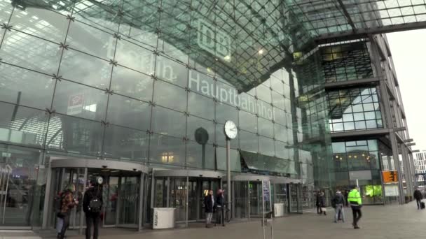Hauptbahnhof Railway Station Berlin Germany February 2020 Glass Windows Deutsche — Stockvideo