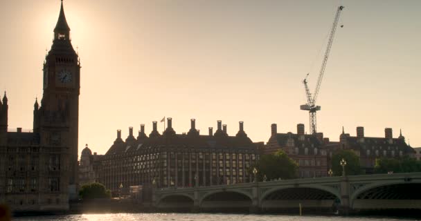 Pessoas Tráfego Atravessando Westminster Bridge Pôr Sol Por Big Ben — Vídeo de Stock