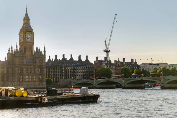 Houses Parliament Big Ben Red Buses Westminster Bridge River Thames — Stockfoto