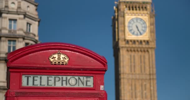 Rack Focus Big Ben Houses Parliament Traditional Red Telephone Box — ストック動画