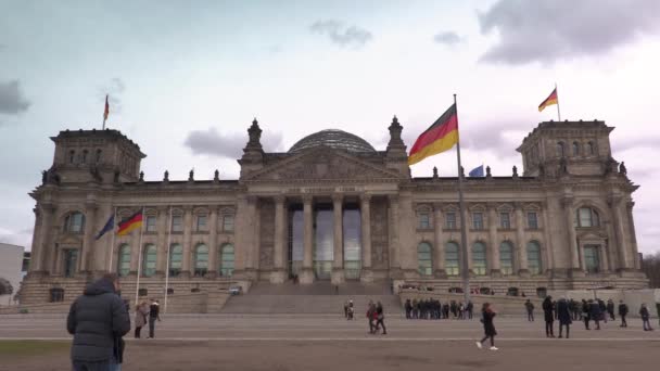 Reichstag Building Berlin Germany February 2020 Time Lapse Video Tourists — Stok video