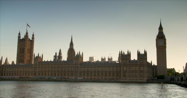 Big Ben Houses Parliament Alongside River Thames Dusk London England — Vídeo de Stock