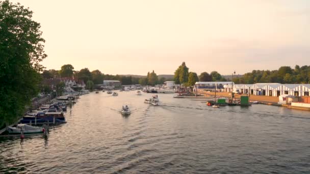 Henley Thames Inglaterra Julio 2018 Barcos Recreo Río Henley Thames — Vídeo de stock