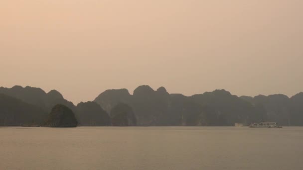 Panning Shot Cruise Boat Long Bay Sunset Limestone Islands Cat — Video Stock