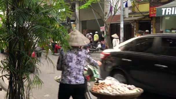Traffic People Streets Hanoi Vietnam April 2018 Scooters Mopeds Motorcycles — Video Stock