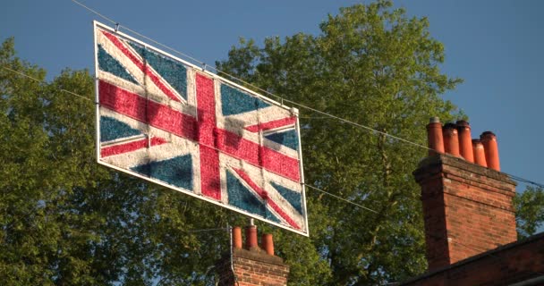 Флаги Юнион Джека Развеваются Домов Улицах Англии Великобритании — стоковое видео
