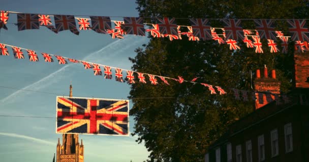 Flagi Union Jack Powiewające Domów Ulicach Marlow Buckinghamshire Anglia Świętujące — Wideo stockowe