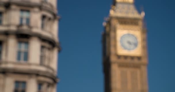 Foco Cremalheira Big Ben Casas Parlamento Céu Azul Verão Londres — Vídeo de Stock