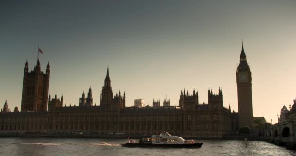 Casa Parlamento Londres Inglândia Reino Unido Junho 2022 Barco Táxi — Vídeo de Stock