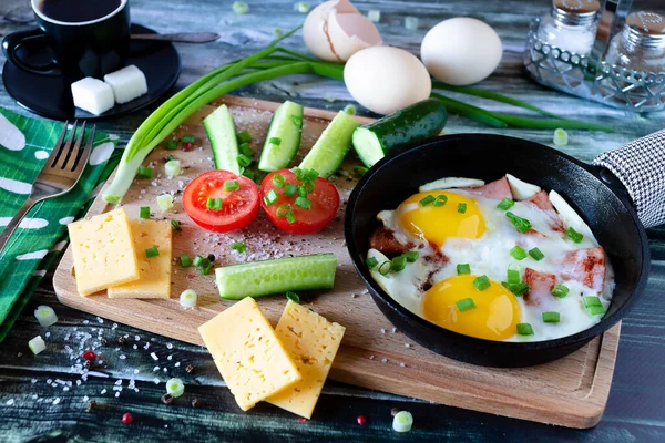 Tavada kızarmış yumurta.                              