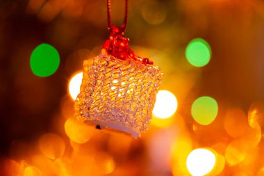 Noel ağacında asılı Noel oyuncağı
