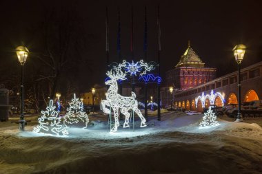 Geyik heykeli karanlıkta parlar