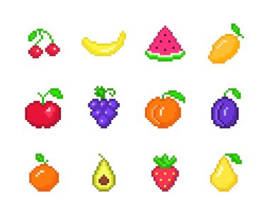 Renkli pikselli meyveler. Kırmızı çilek ve mavi üzümle olgunlaşmış şeftali. 8bit tasarım için kırmızı elma ve kirazlı sarı tatlı mango.