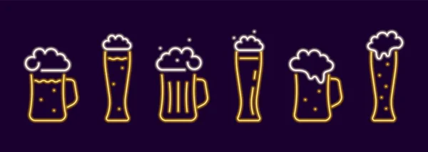装有霓虹灯啤酒的杯子和玻璃杯 发亮的黄色杯子 清爽的饮料 泡沫和白沫 用于彩色矢量设计的电动啤酒酒吧标志 — 图库矢量图片