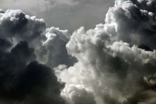 Nubi minacciose — Foto Stock