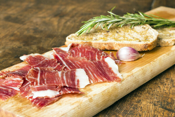 Spanish ham with toasts