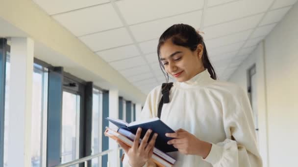 Pakistani woman student with a books in the university or college. New modern fully functional education facility. Concept of online education — Video Stock
